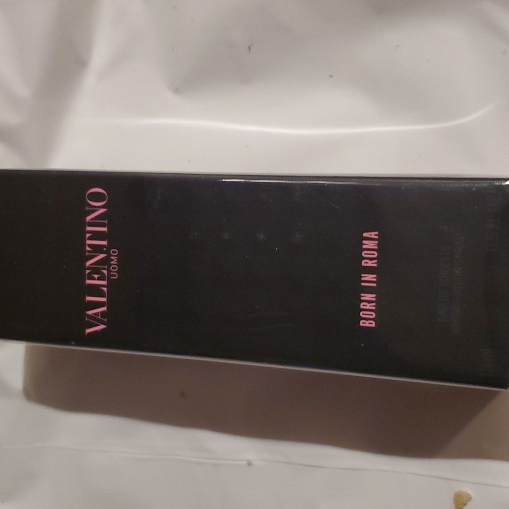 Valentino - Picture 2 of 4